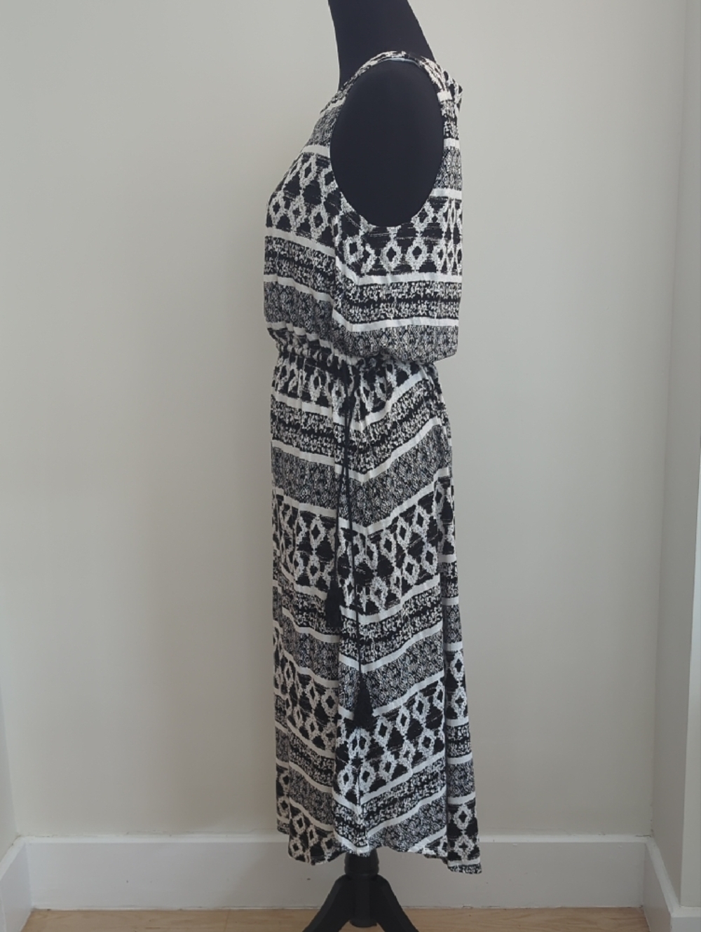 Ann Taylor LOFT Black & White MEDIUM TALL Ikat Printed Sleeveless Midi Dress - Picture 4 of 7